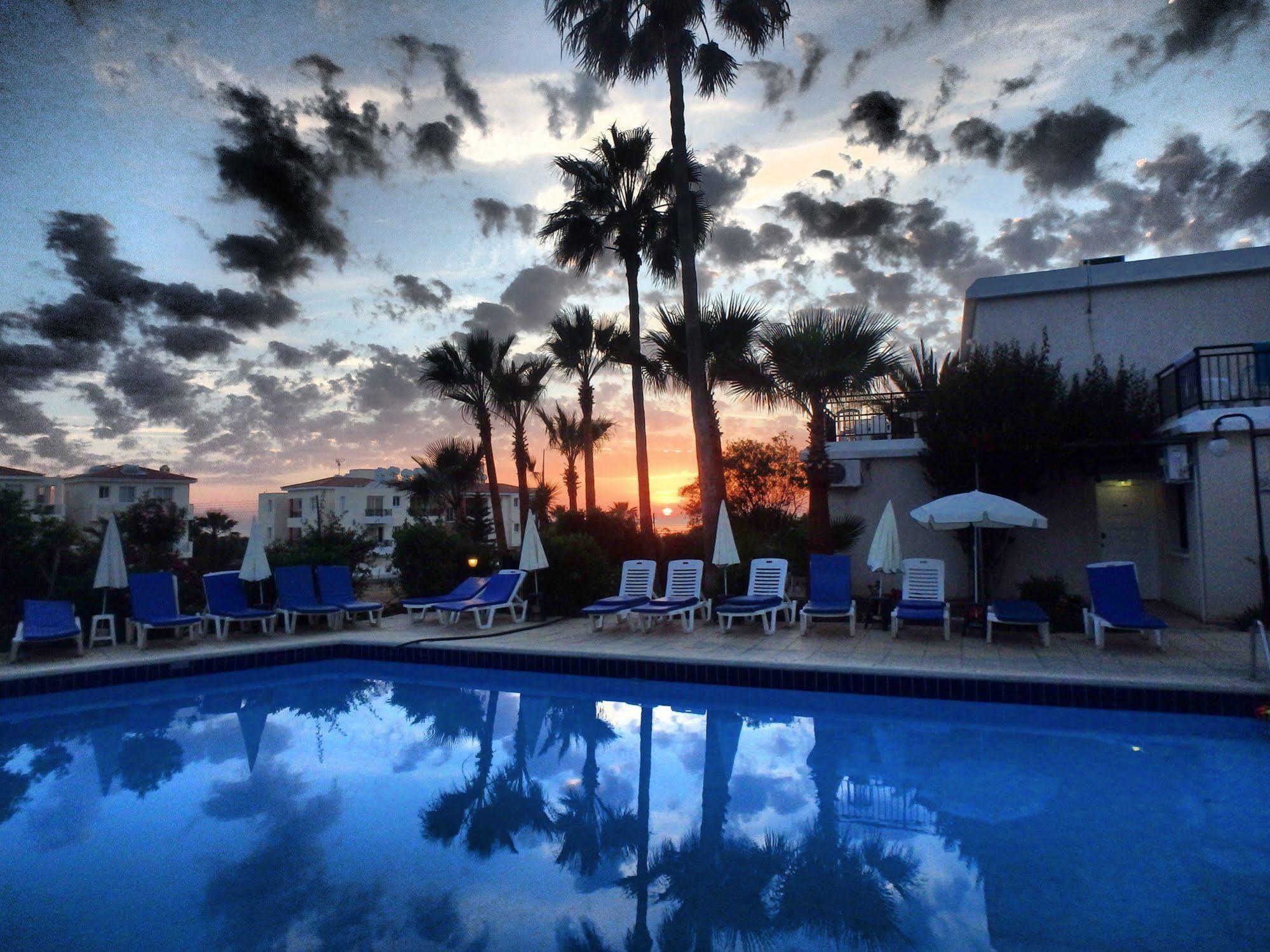 Hilltop Gardens Hotel Apartments Paphos Kültér fotó